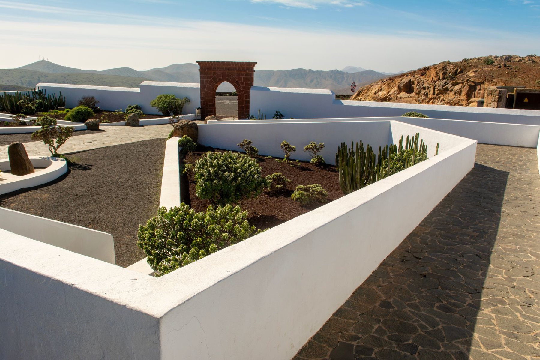 Retaining Walls & Planters in Surprise AZ
